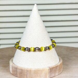 Vintage Bold Chartreuse Green Cats Eye Silver Tone Beaded Stretch Bracelet